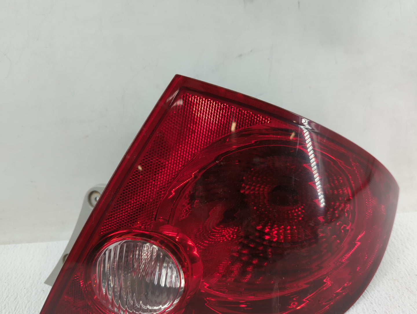 2010 Chevrolet Cobalt Tail Light Assembly Passenger Right OEM P/N:15277881 16532408, 20868642 Fits Fits 2005 2006 2007 2008 