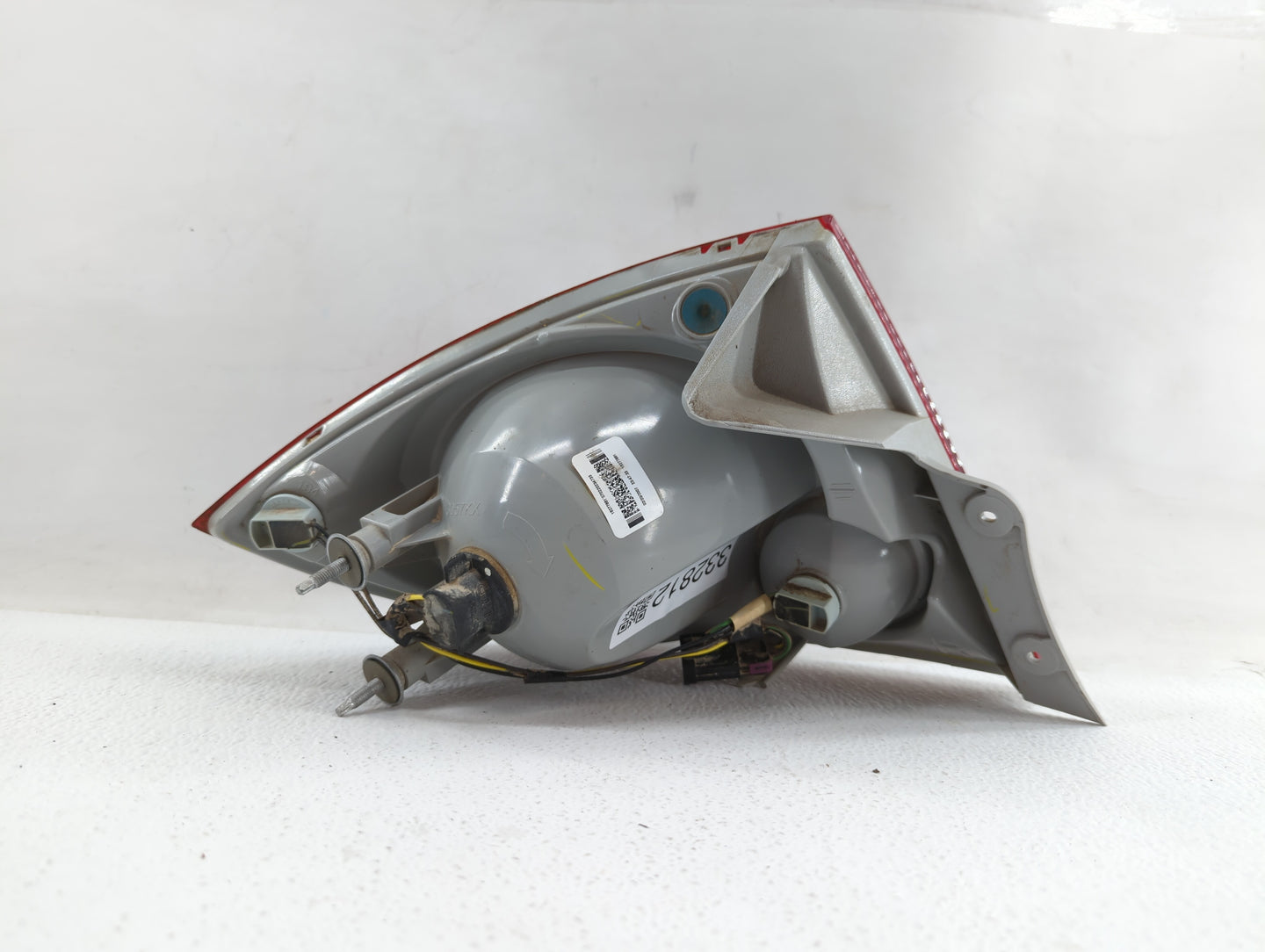 2010 Chevrolet Cobalt Tail Light Assembly Passenger Right OEM P/N:15277881 16532408, 20868642 Fits Fits 2005 2006 2007 2008 