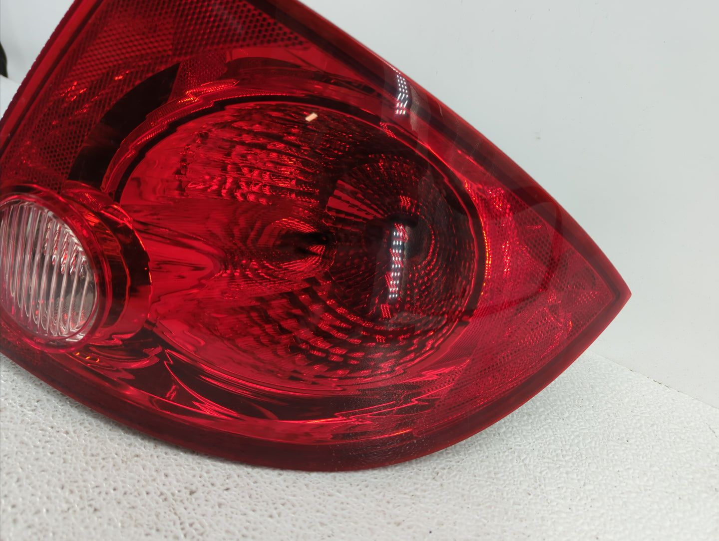 2010 Chevrolet Cobalt Tail Light Assembly Passenger Right OEM P/N:15277881 16532408, 20868642 Fits Fits 2005 2006 2007 2008 
