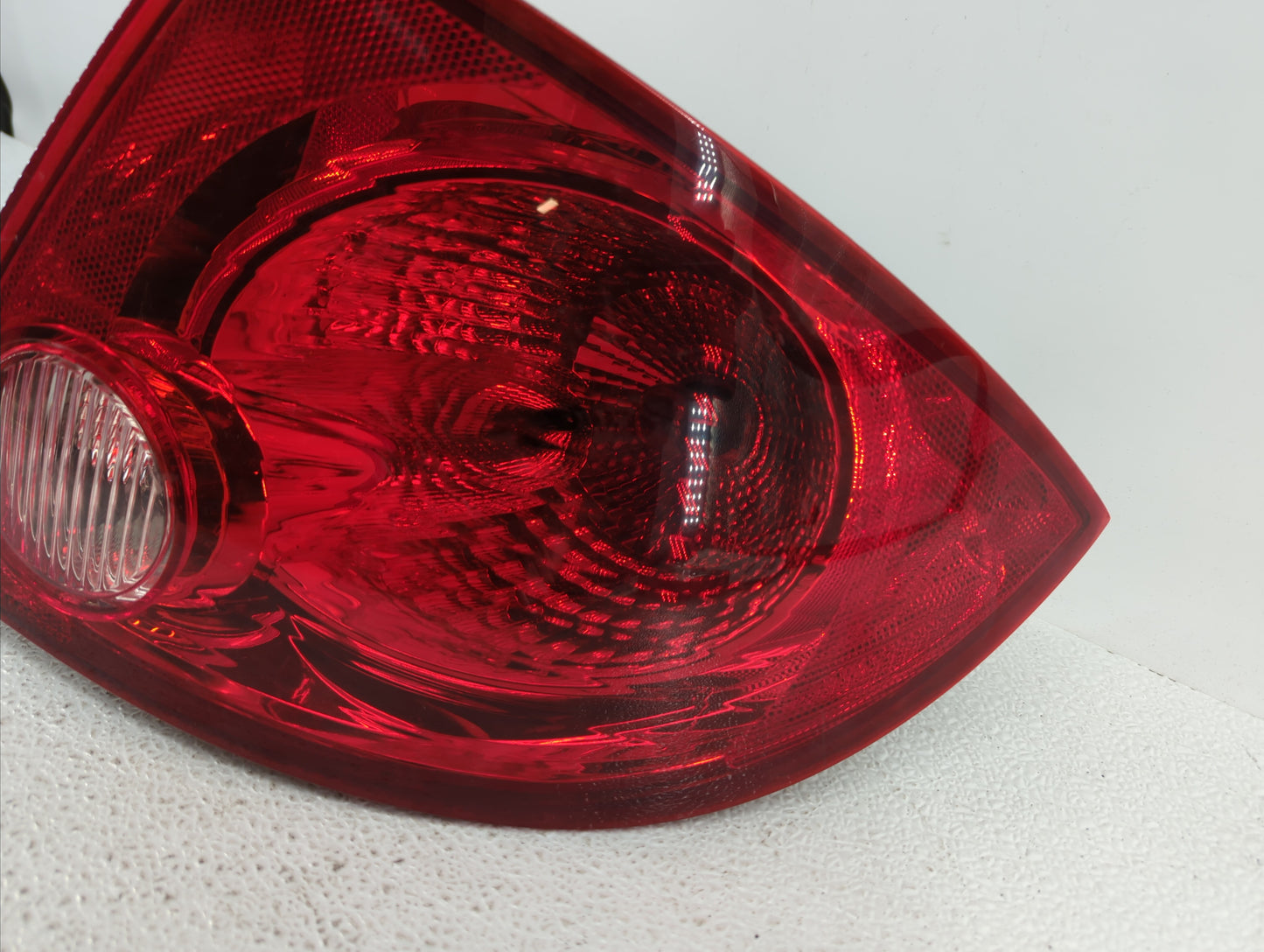 2010 Chevrolet Cobalt Tail Light Assembly Passenger Right OEM P/N:15277881 16532408, 20868642 Fits Fits 2005 2006 2007 2008 