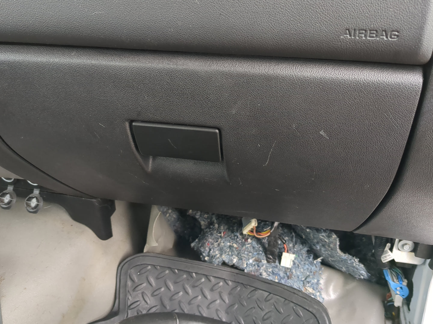 2010 Chevrolet Colorado Passenger Glove Box Door Storage Compartment - Oemusedautoparts1.com