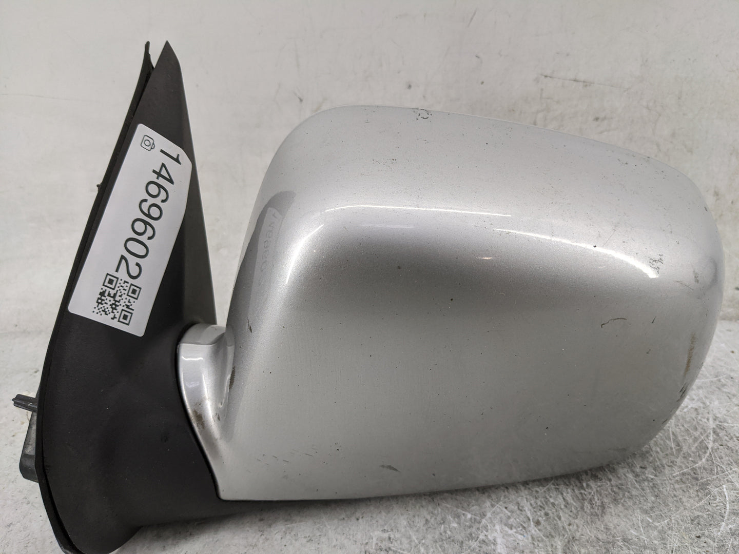 2009-2012 Chevrolet Colorado Driver Side View Mirror - Left Door Mirror OEM Used - Oemusedautoparts1.com