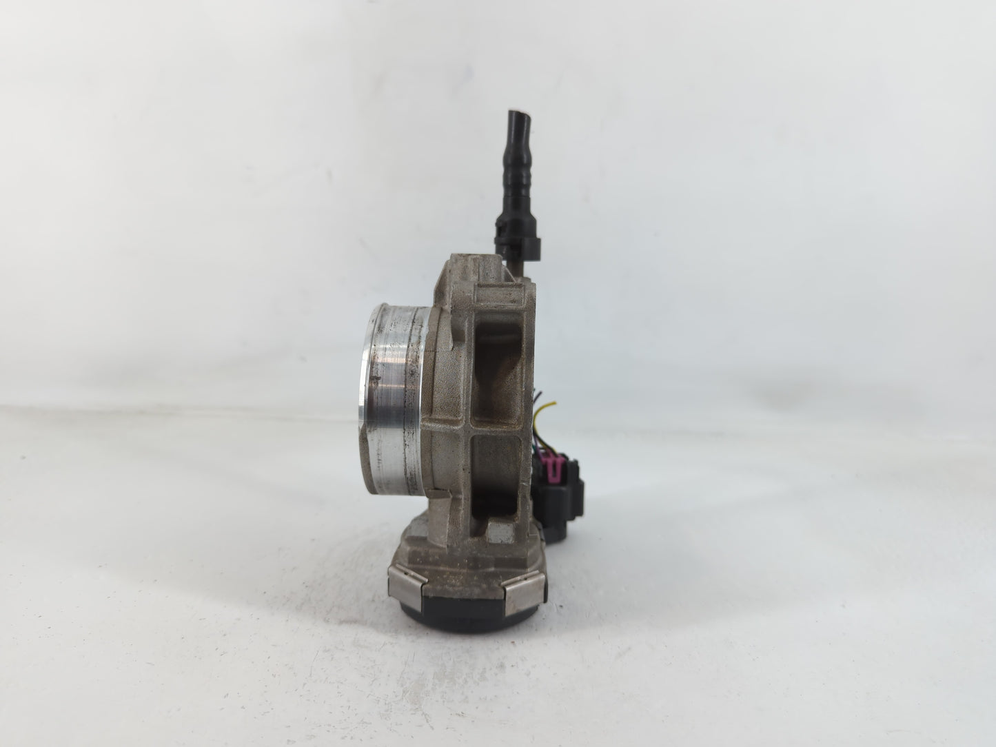 2008-2012 Chevrolet Colorado Throttle Body P/N:1640AA018AA6008C Fits Fits 2008 2009 2010 2011 2012 OEM Used Auto Parts - Oem