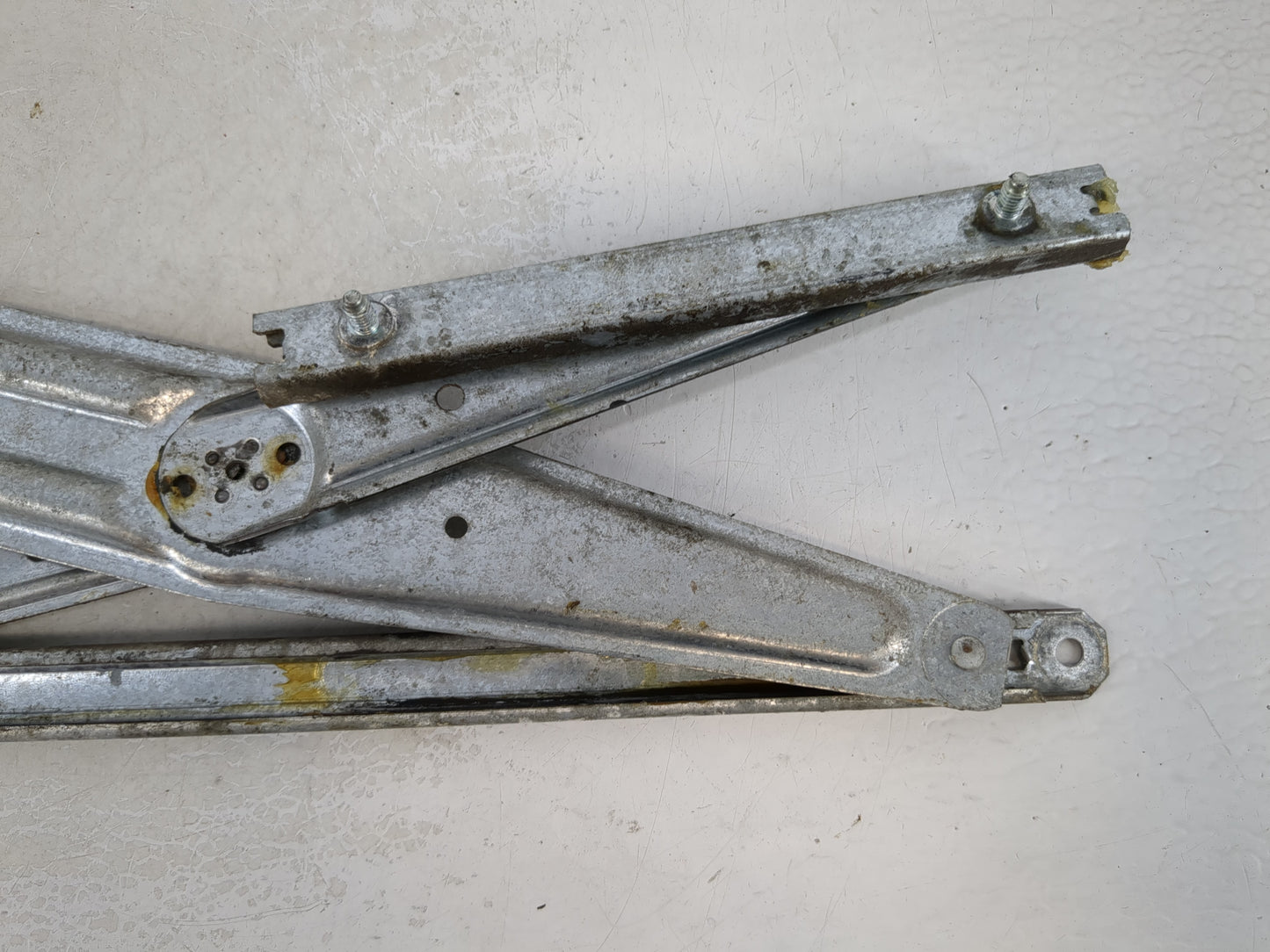 2004-2012 Chevrolet Colorado Window Regulator Passenger Front - Oemusedautoparts1.com