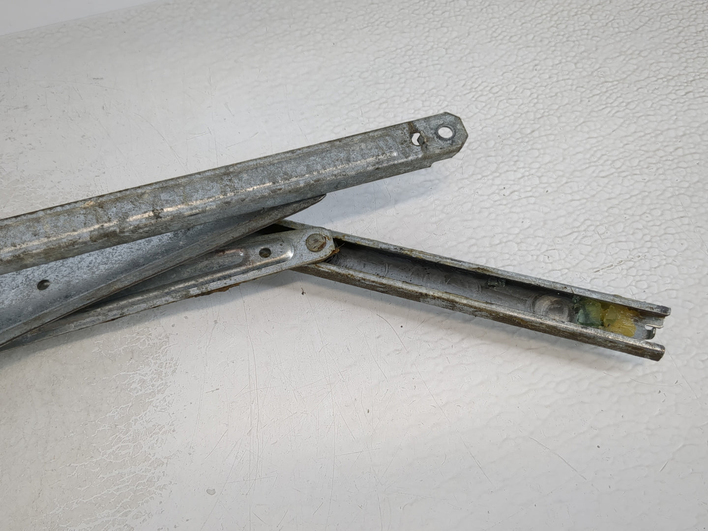 2004-2012 Chevrolet Colorado Driver Left Front Window Regulator 968352 - Oemusedautoparts1.com