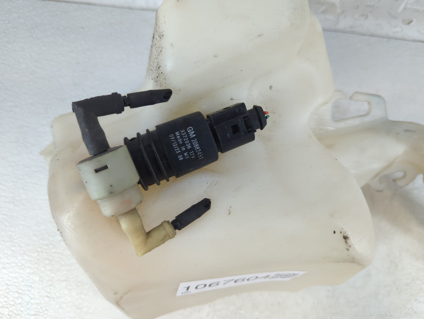 2010-2017 Chevrolet Equinox Windshield Washer Fluid Reservoir Bottle Oem - Oemusedautoparts1.com