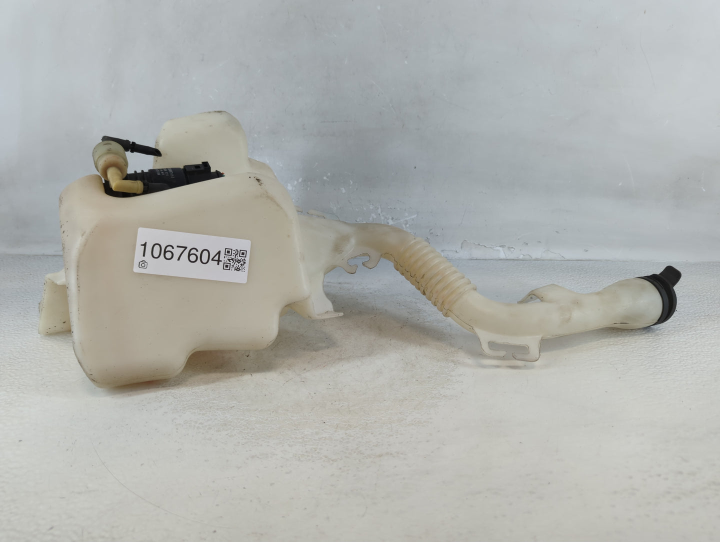 2010-2017 Chevrolet Equinox Windshield Washer Fluid Reservoir Bottle Oem - Oemusedautoparts1.com