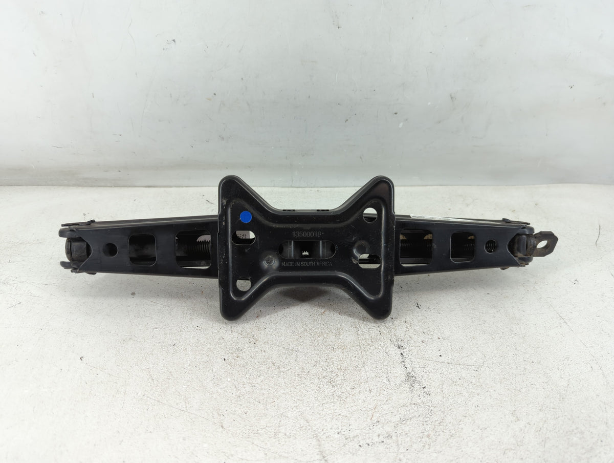 2010 Chevrolet Equinox Spare Scissor Car Jack 1068497 - Oemusedautoparts1.com