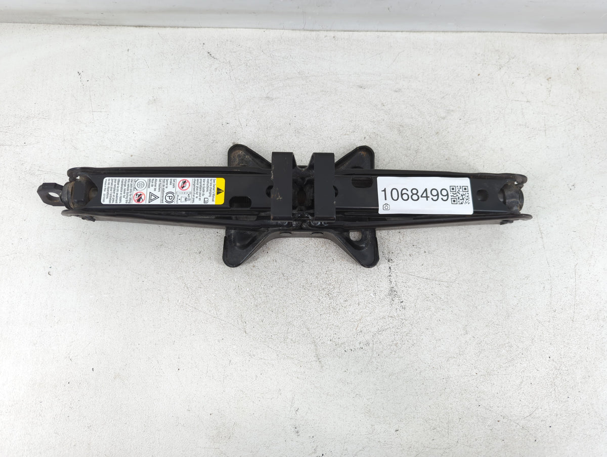 2010 Chevrolet Equinox Spare Scissor Car Jack 1068499 - Oemusedautoparts1.com