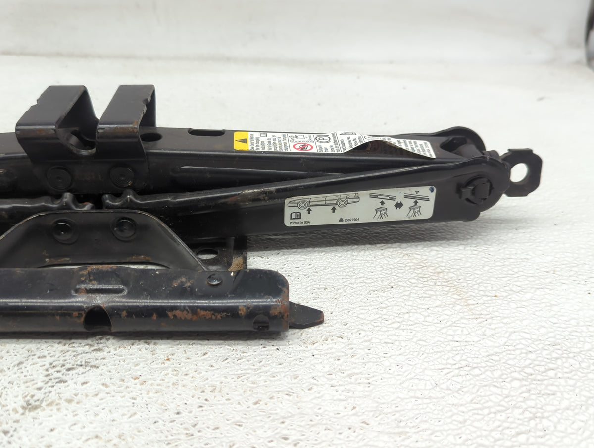 Chevrolet Equinox Spare Scissor Car Jack 1072429 - Oemusedautoparts1.com