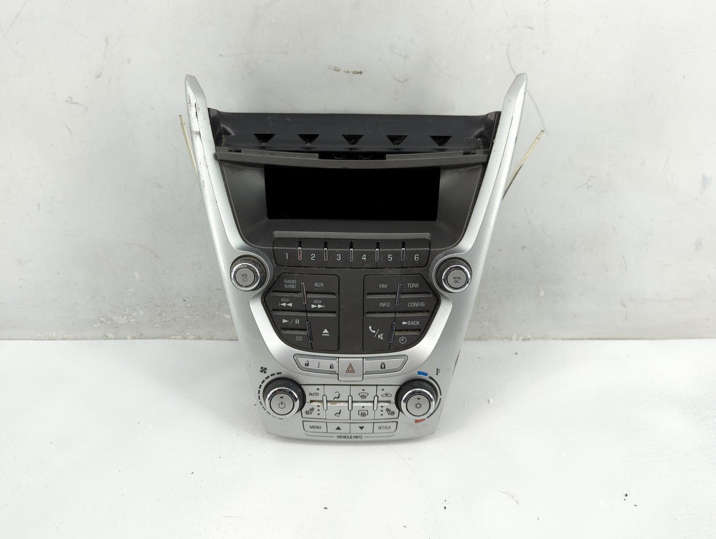 2010-2011 Chevrolet Equinox Radio AM FM Cd Player Receiver Replacement P/N:95952766G Fits Fits 2010 2011 OEM Used Auto Parts