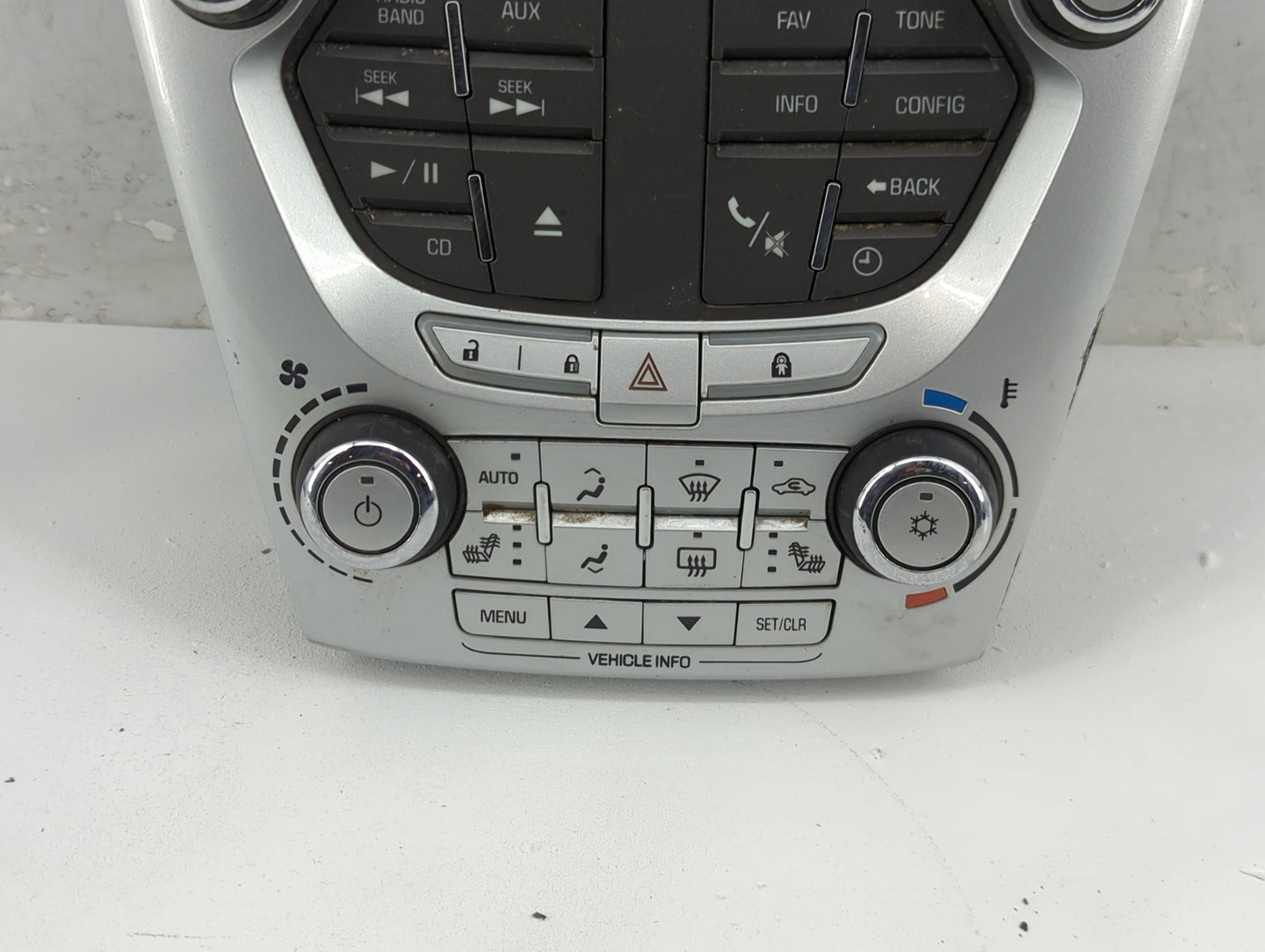 2010-2011 Chevrolet Equinox Radio AM FM Cd Player Receiver Replacement P/N:95952766G Fits Fits 2010 2011 OEM Used Auto Parts