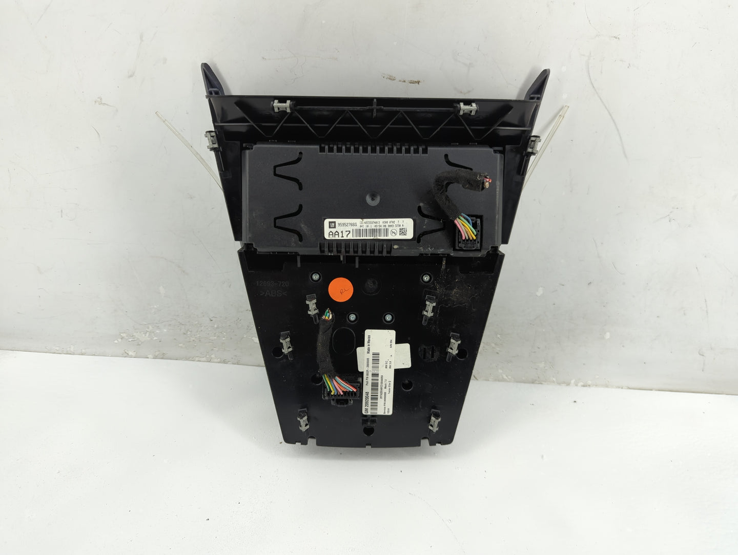 2010-2011 Chevrolet Equinox Radio AM FM Cd Player Receiver Replacement P/N:95952766G Fits Fits 2010 2011 OEM Used Auto Parts