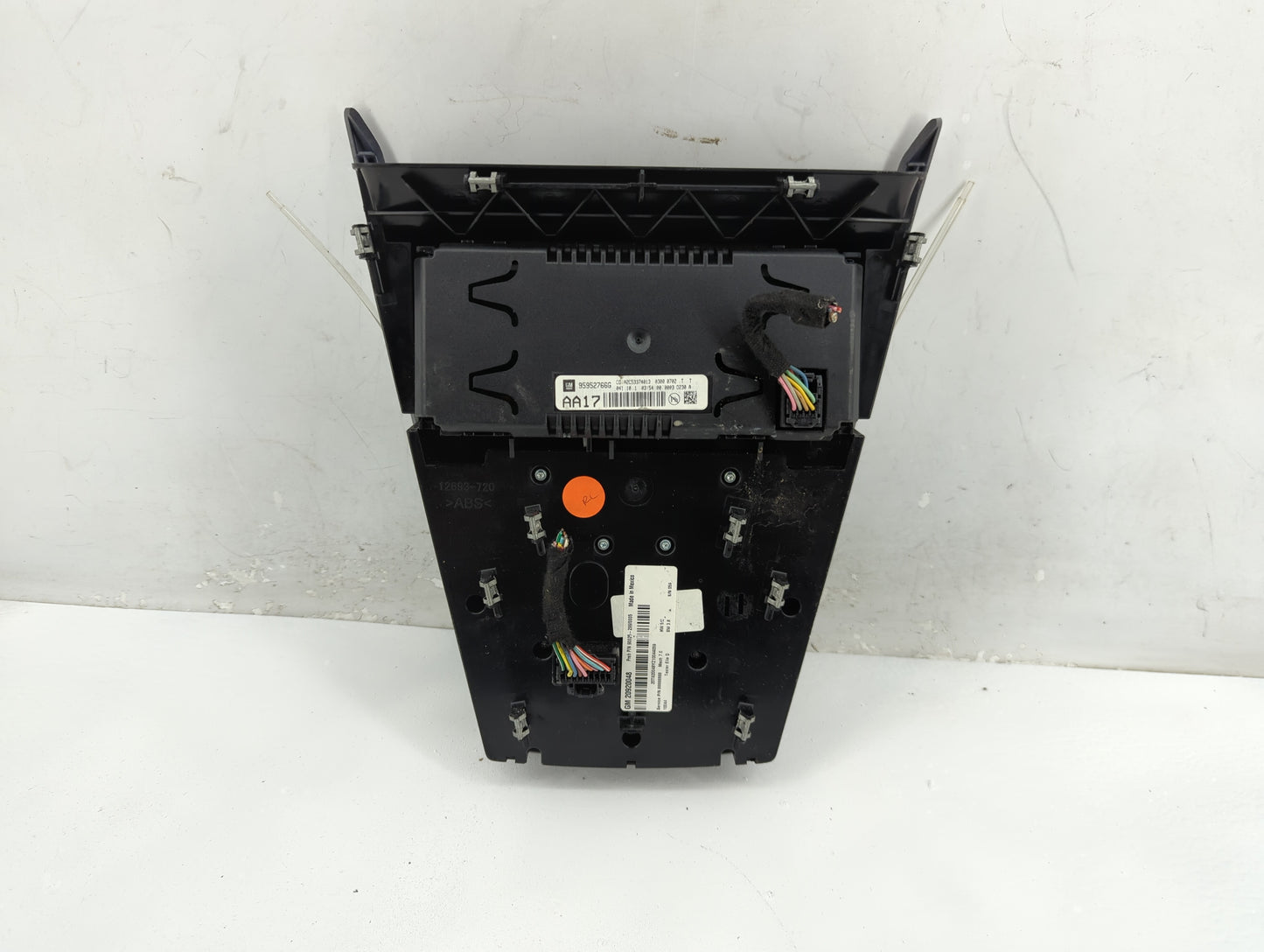 2010-2011 Chevrolet Equinox Radio AM FM Cd Player Receiver Replacement P/N:95952766G Fits Fits 2010 2011 OEM Used Auto Parts