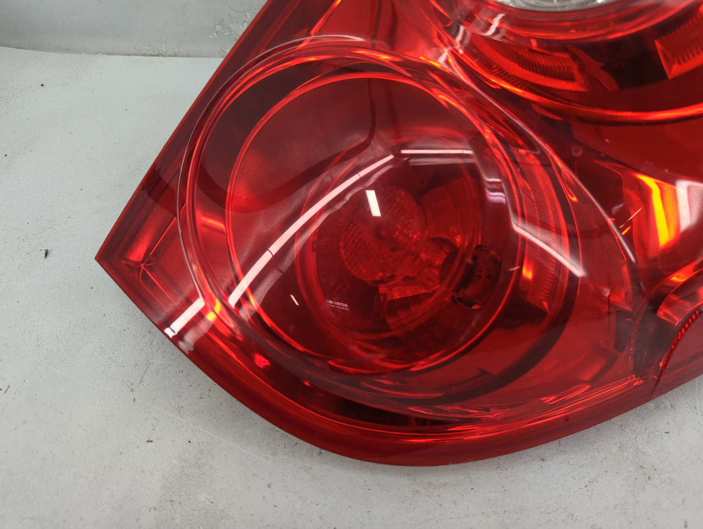 2010-2015 Chevrolet Equinox Tail Light Assembly Passenger Right OEM Fits Fits 2010 2011 2012 2013 2014 2015 OEM Used Auto Pa