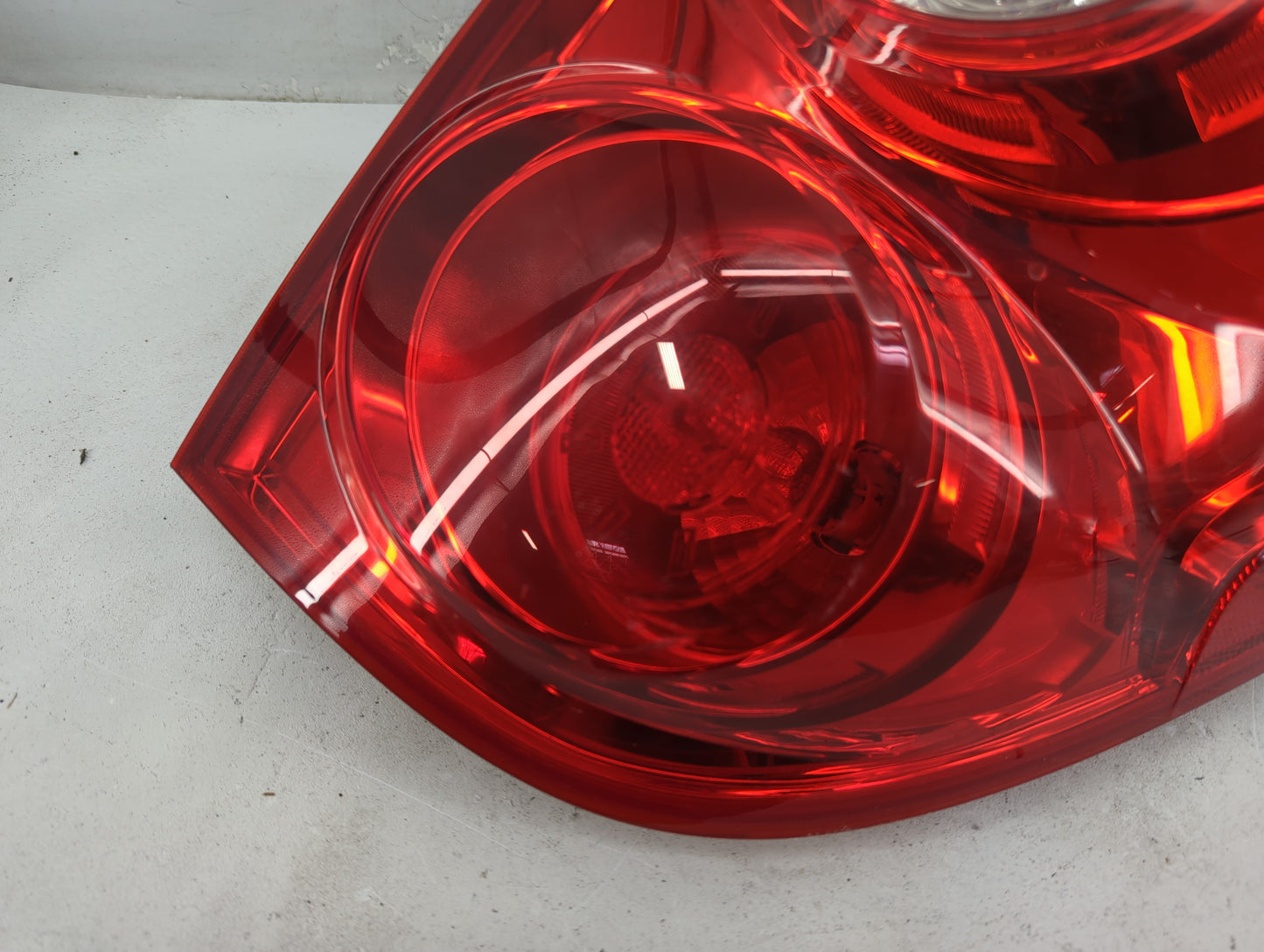 2010-2015 Chevrolet Equinox Tail Light Assembly Passenger Right OEM Fits Fits 2010 2011 2012 2013 2014 2015 OEM Used Auto Pa