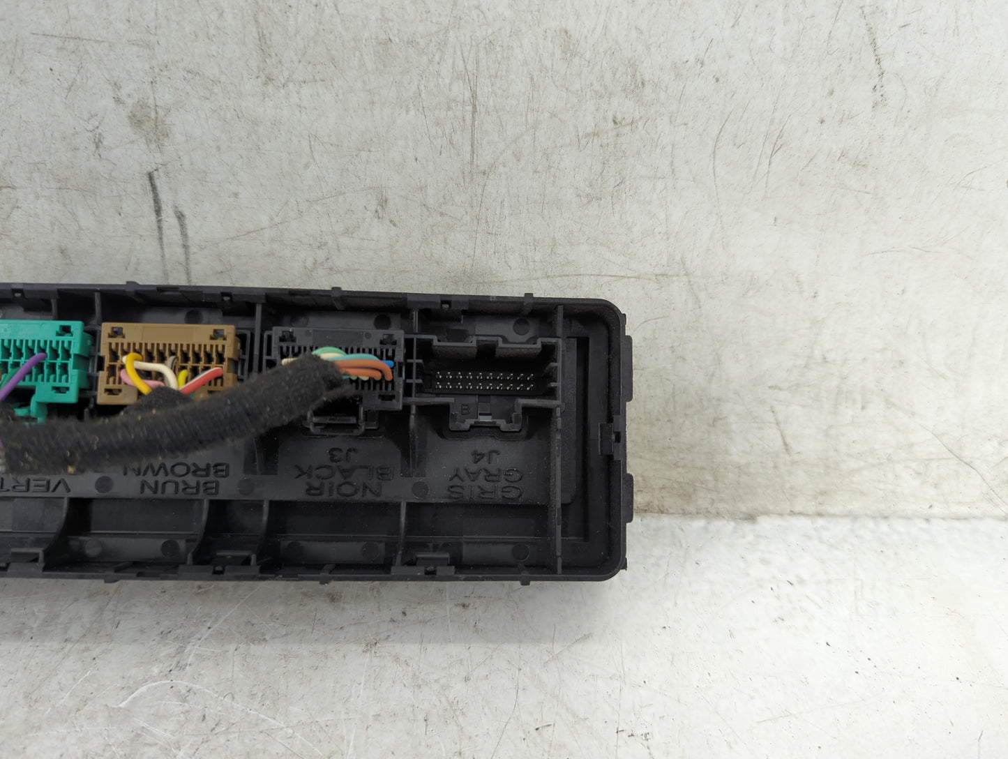 2010-2010 Chevrolet Equinox Body Control Module Bcm Inner Cabin Fuse Box - Oemusedautoparts1.com
