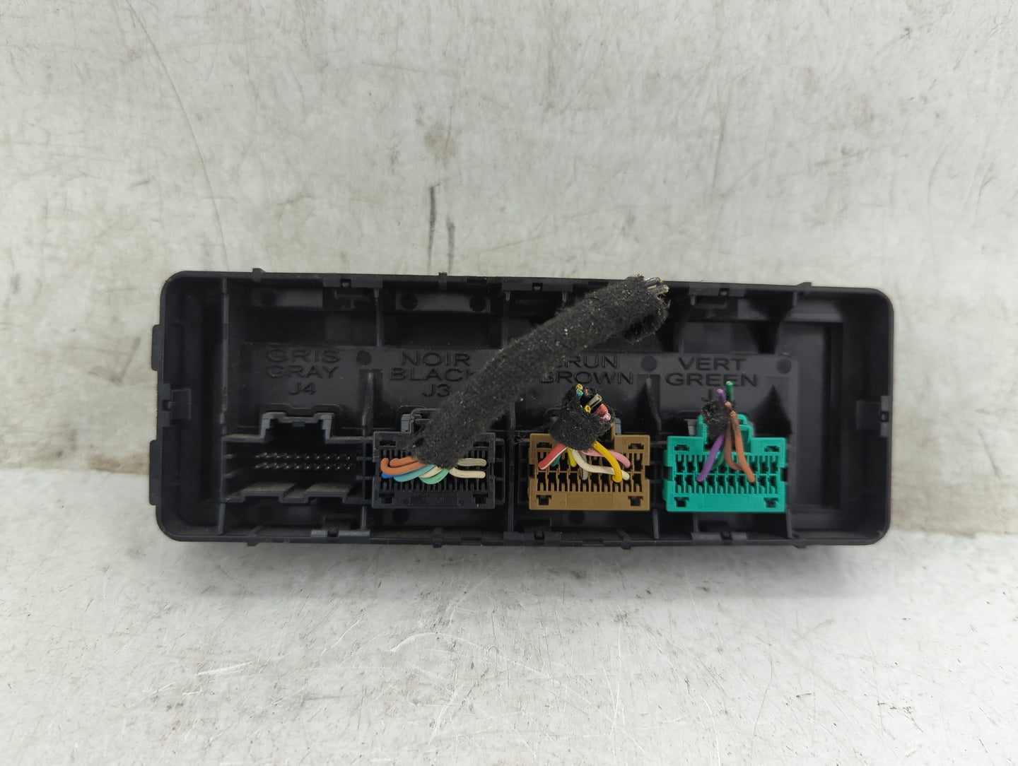 2010-2010 Chevrolet Equinox Body Control Module Bcm Inner Cabin Fuse Box - Oemusedautoparts1.com