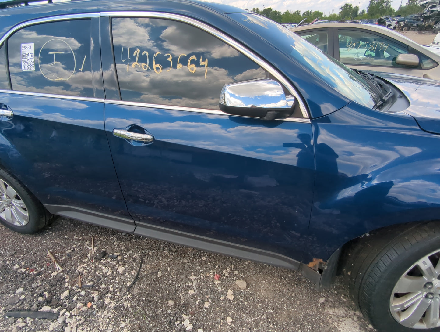 2010-2011 Chevrolet Equinox Passenger Front Door Oem - Oemusedautoparts1.com