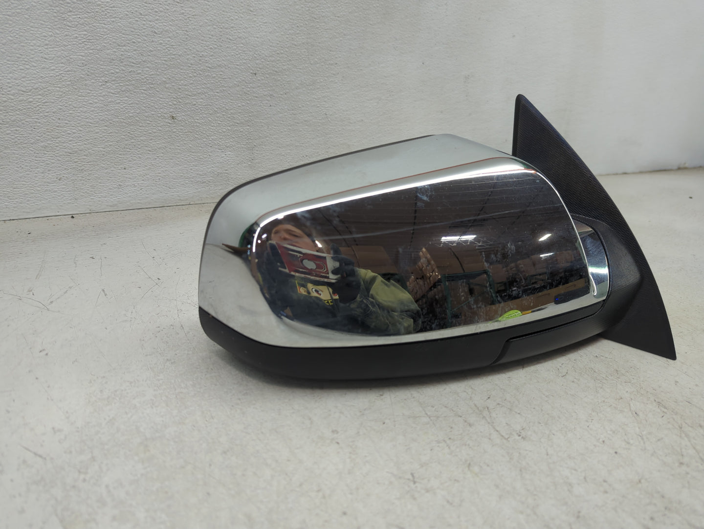 2010-2011 Chevrolet Equinox Passenger Side View Mirror - Right Door Mirror OEM Used - Oemusedautoparts1.com