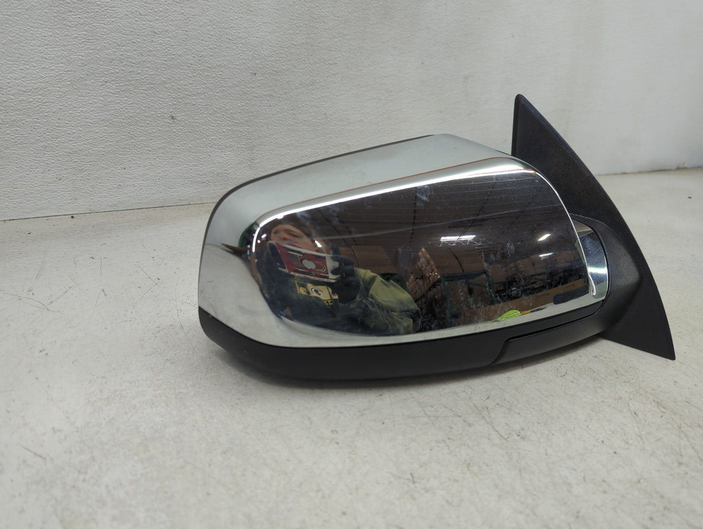 2010-2011 Chevrolet Equinox Passenger Side View Mirror - Right Door Mirror OEM Used - Oemusedautoparts1.com