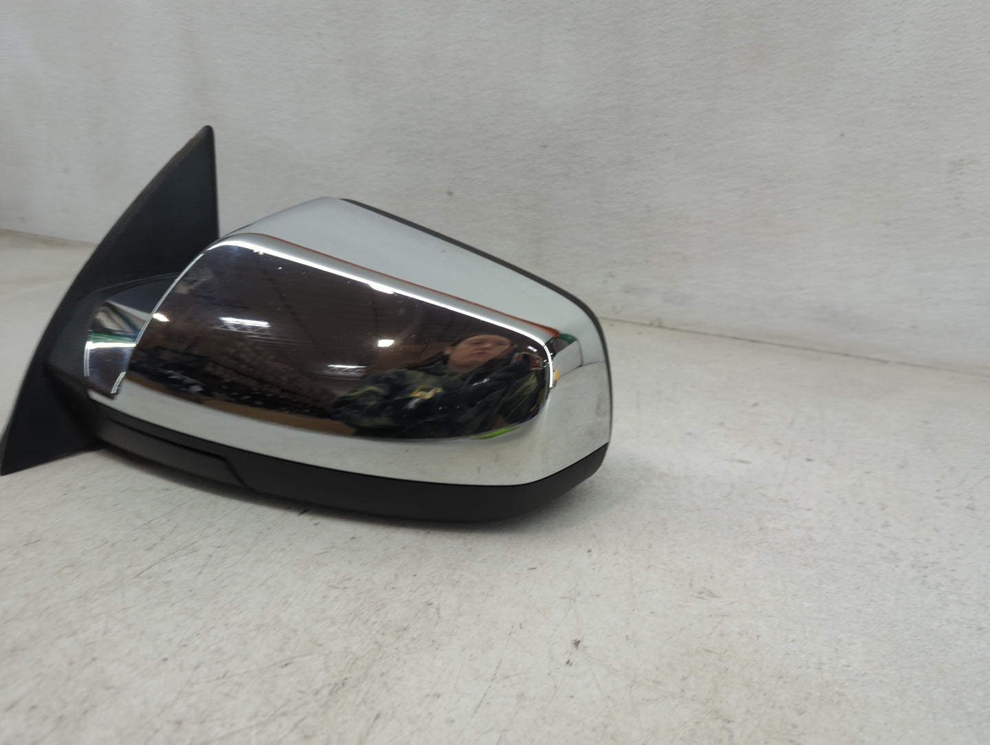 2010-2011 Chevrolet Equinox Driver Side View Mirror - Left Door Mirror OEM Used - Oemusedautoparts1.com
