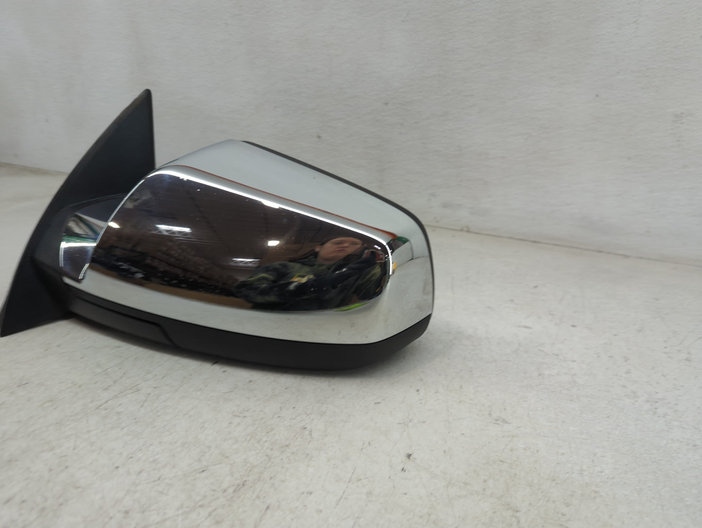2010-2011 Chevrolet Equinox Driver Side View Mirror - Left Door Mirror OEM Used - Oemusedautoparts1.com