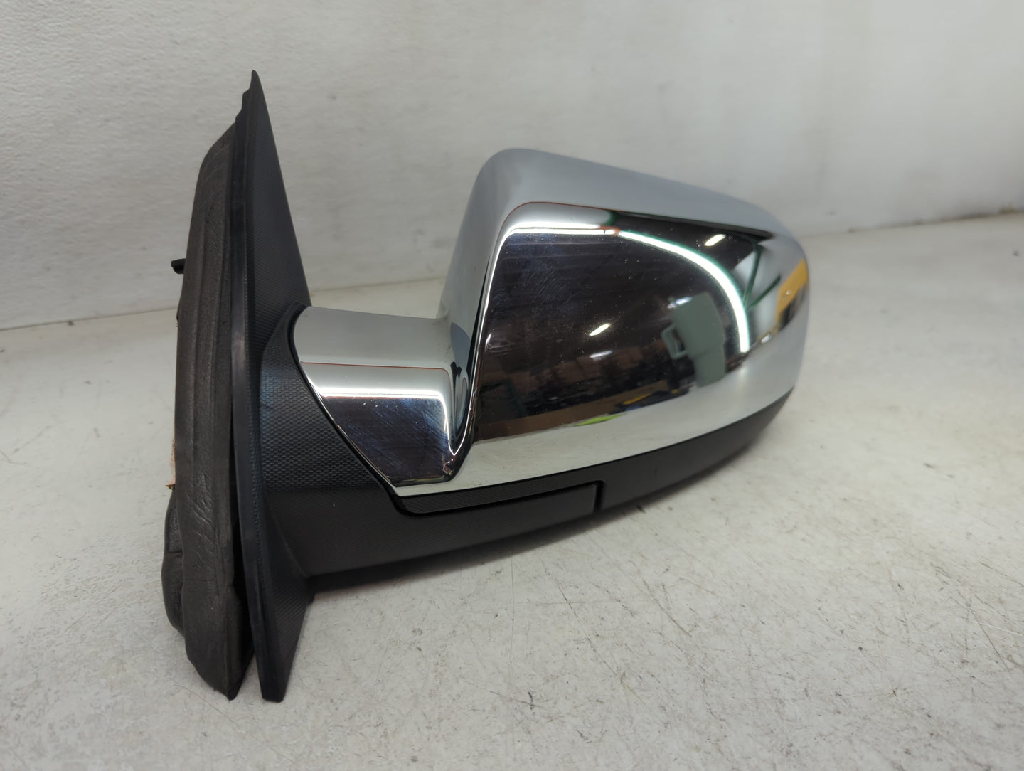2010-2011 Chevrolet Equinox Driver Side View Mirror - Left Door Mirror OEM Used - Oemusedautoparts1.com