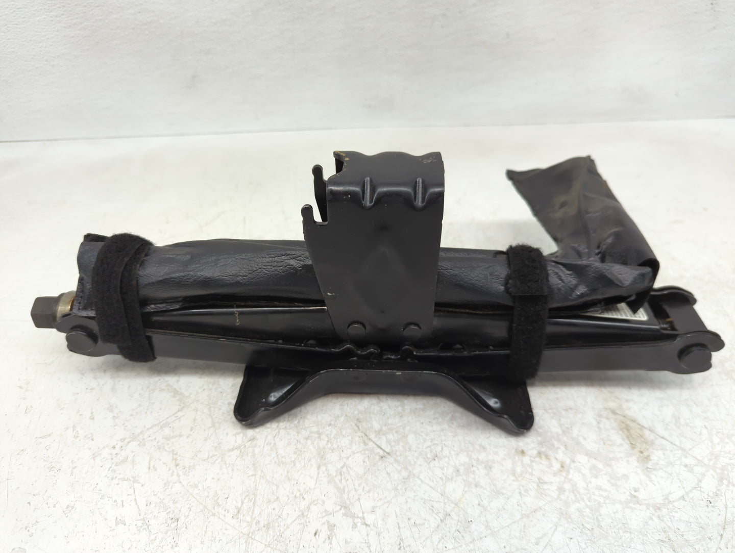 2010 Chevrolet Equinox Spare Scissor Car Jack 1136343 - Oemusedautoparts1.com