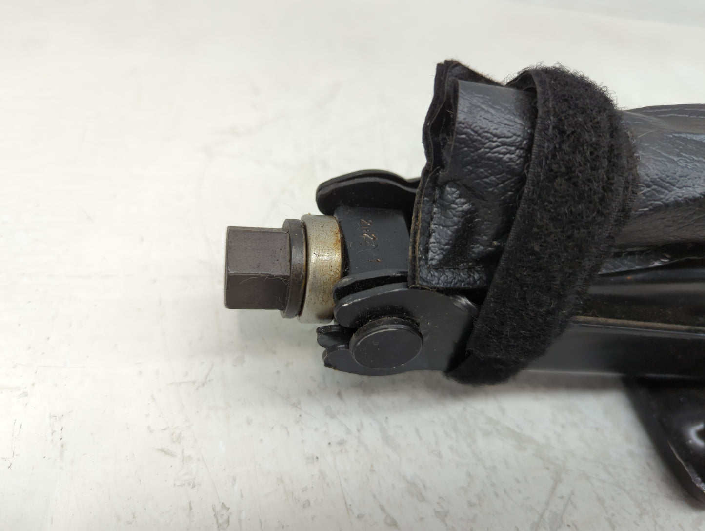2010 Chevrolet Equinox Spare Scissor Car Jack - Oemusedautoparts1.com