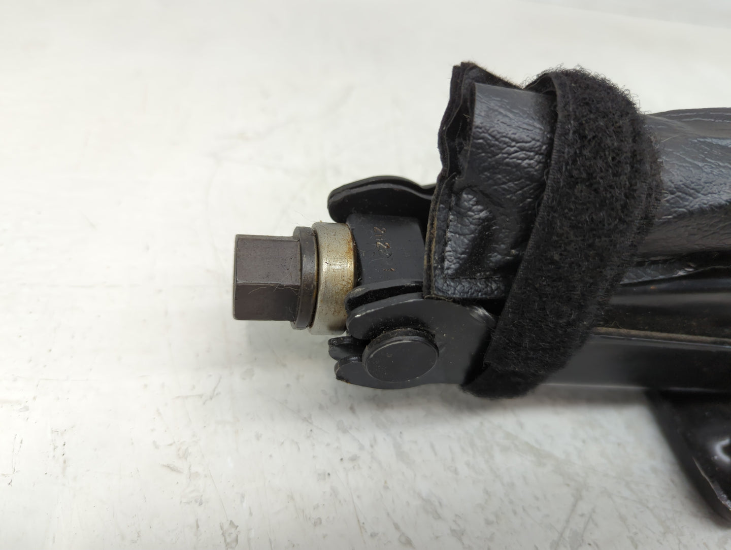 2010 Chevrolet Equinox Spare Scissor Car Jack 1136343 - Oemusedautoparts1.com