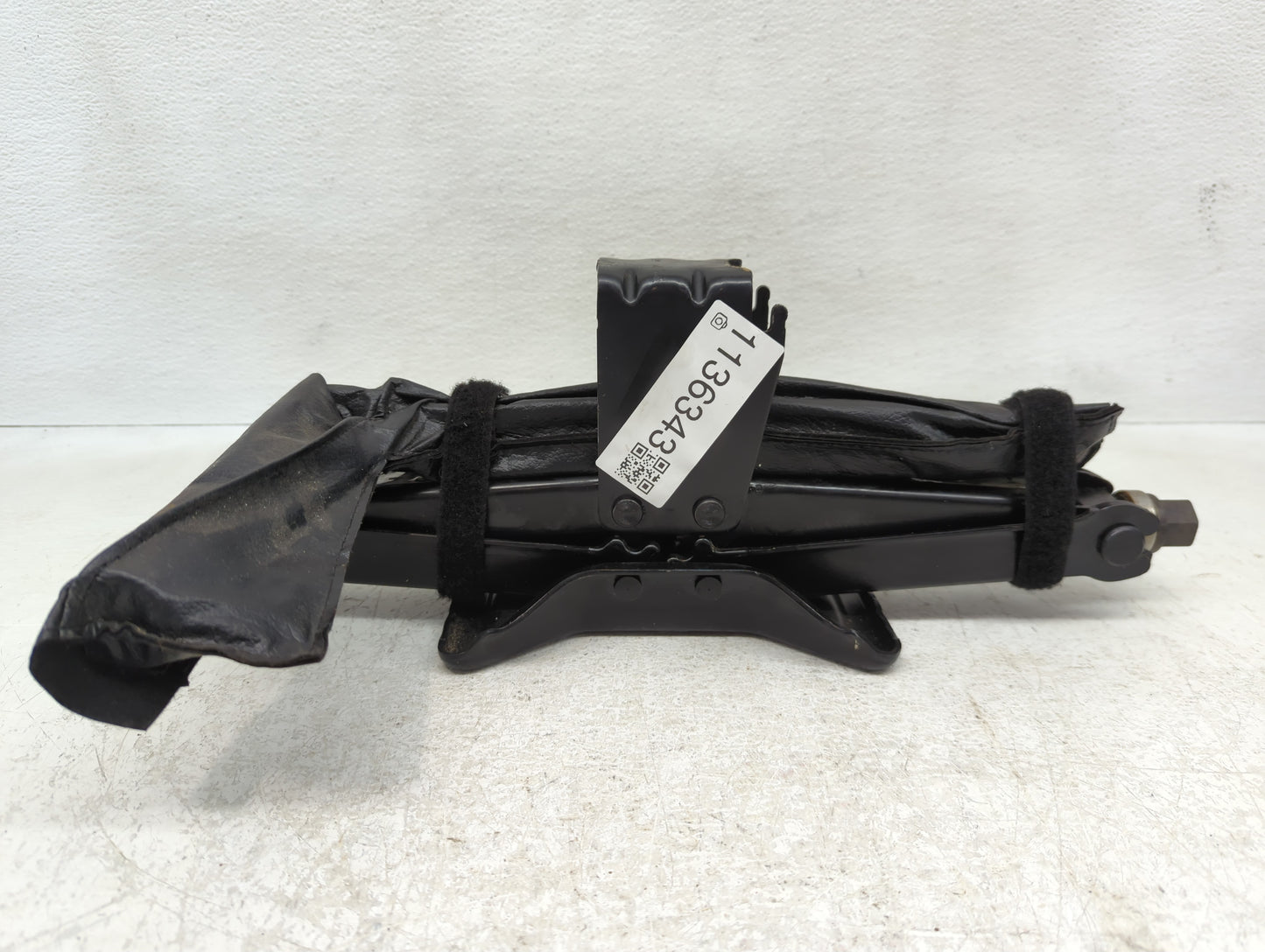 2010 Chevrolet Equinox Spare Scissor Car Jack 1136343 - Oemusedautoparts1.com