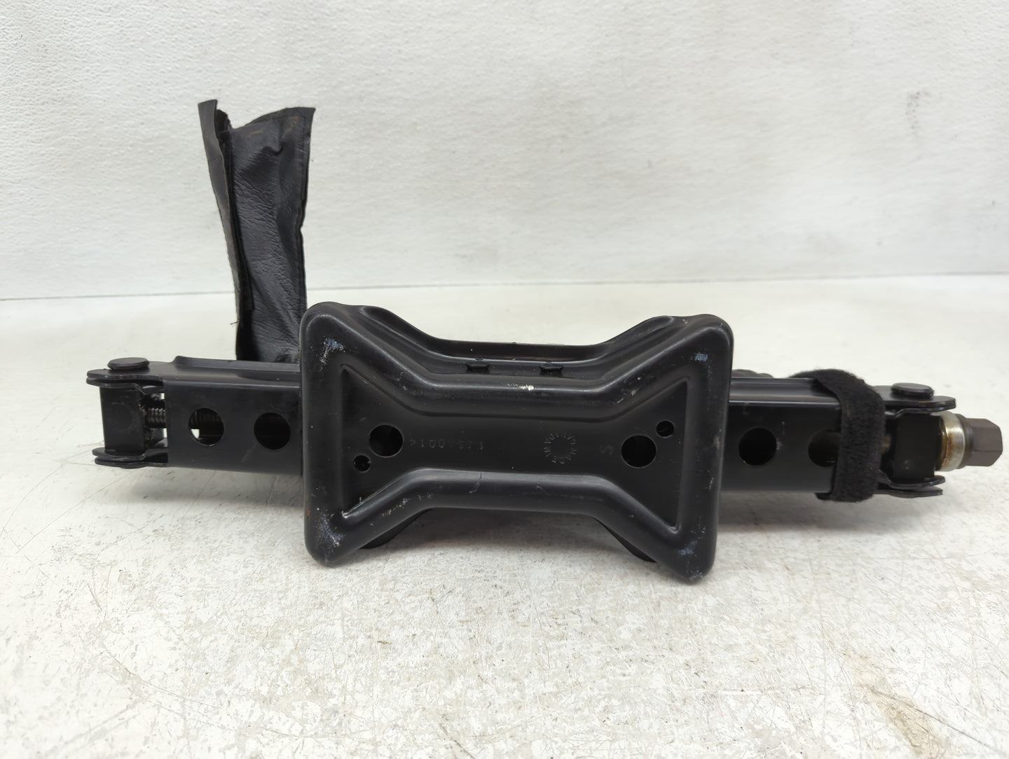 2010 Chevrolet Equinox Spare Scissor Car Jack - Oemusedautoparts1.com
