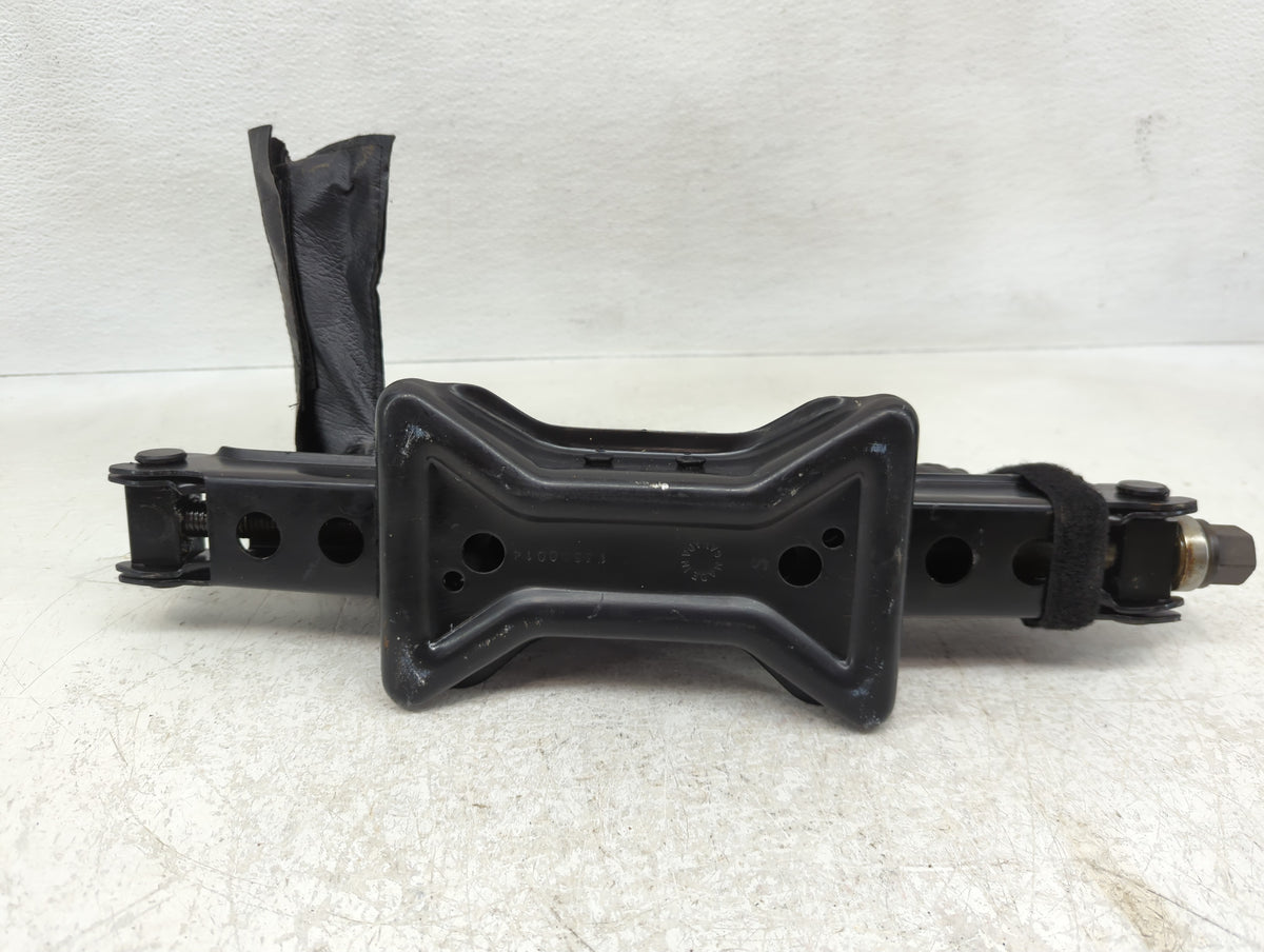 2010 Chevrolet Equinox Spare Scissor Car Jack 1136343 - Oemusedautoparts1.com
