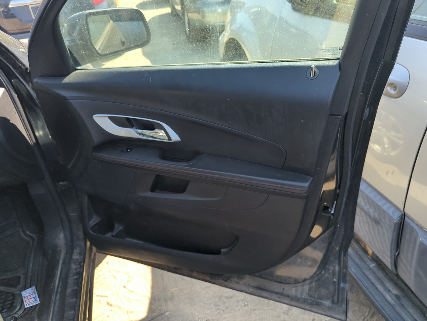 2010 Chevrolet Equinox Front Right Passenger Interior Door Panel Trim 1161255 - Oemusedautoparts1.com