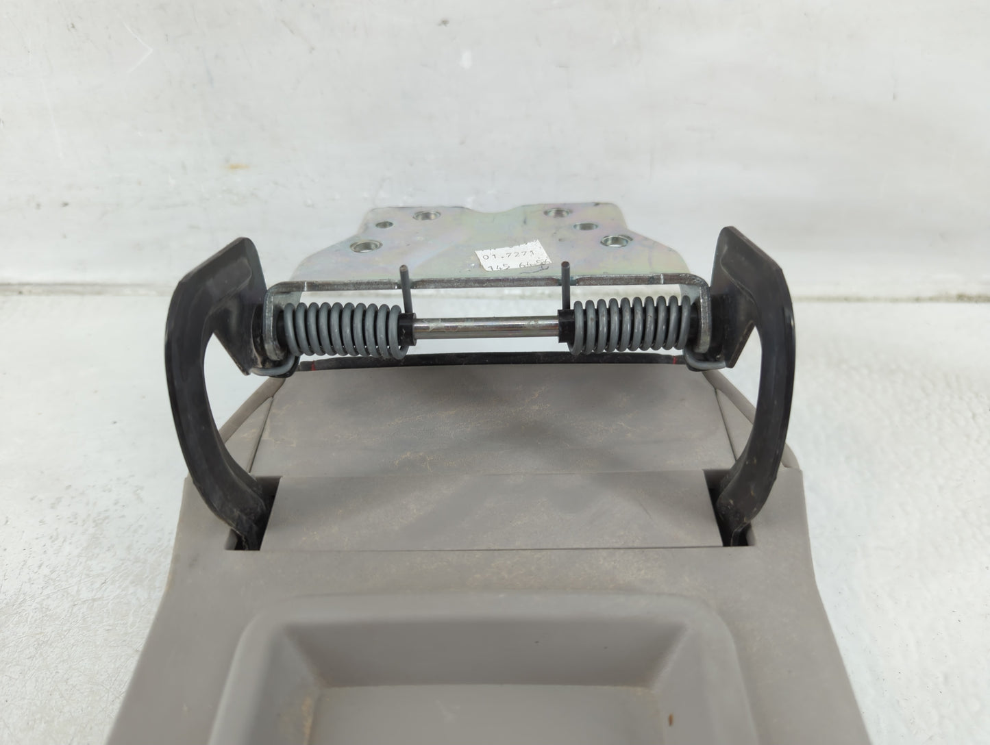 2010-2011 Chevrolet Equinox Center Console Armrest Cover Lid Fits Fits 2010 2011 OEM Used Auto Parts - Oemusedautoparts1.com