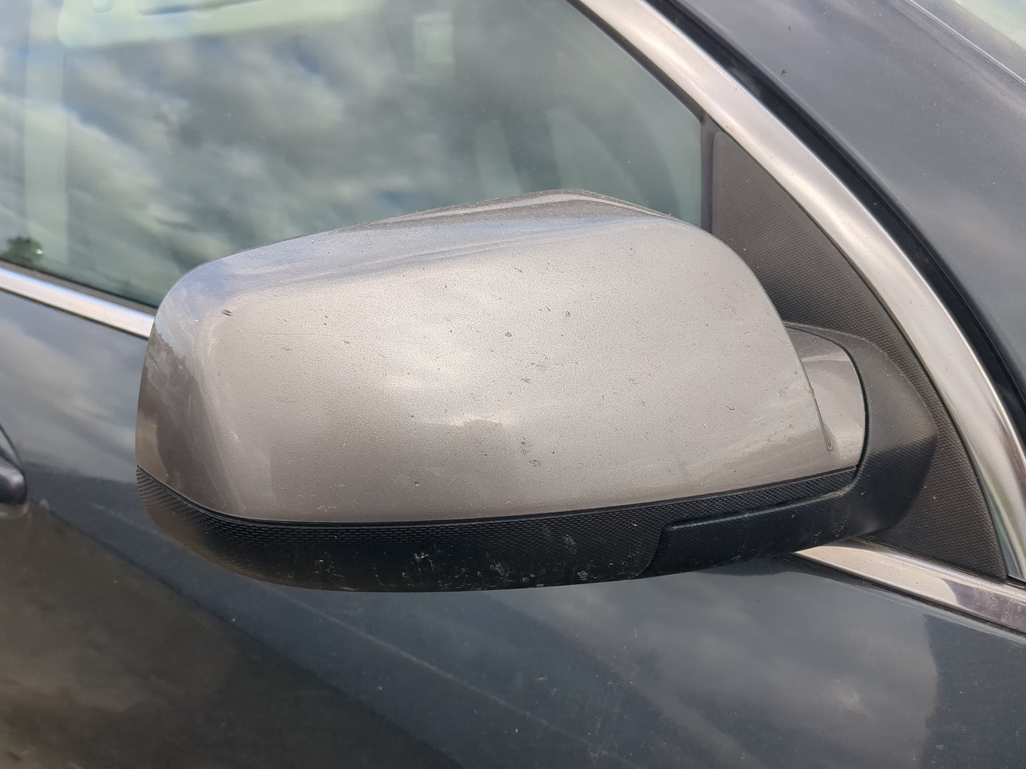 2010-2011 Chevrolet Equinox Passenger Side View Mirror - Right Door Mirror OEM Used - Oemusedautoparts1.com