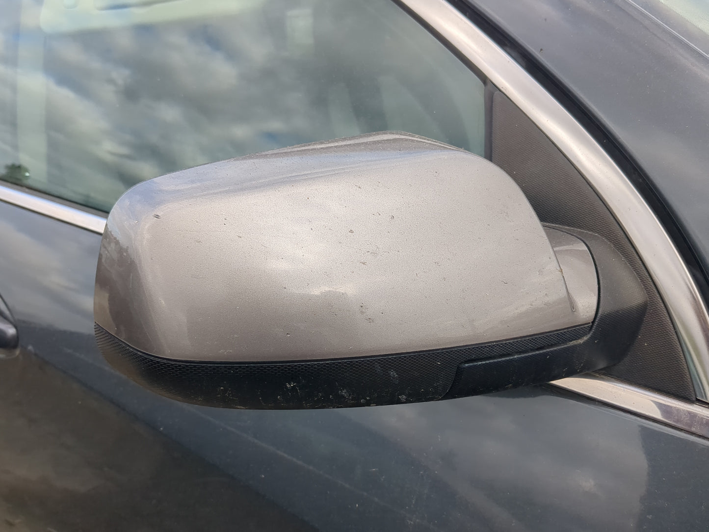 2010-2011 Chevrolet Equinox Passenger Side View Mirror - Right Door Mirror OEM Used - Oemusedautoparts1.com