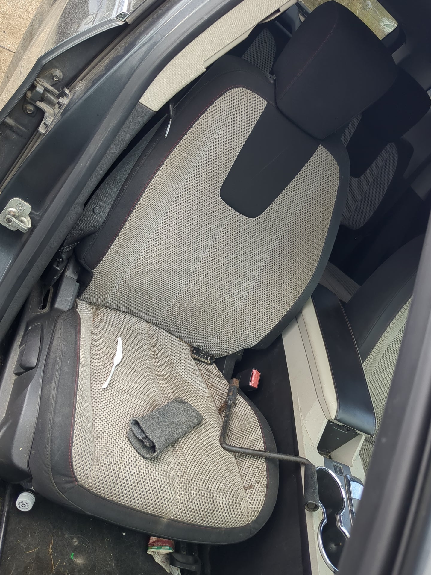 2010-2011 Chevrolet Equinox Passenger Front Seat Oem - Oemusedautoparts1.com