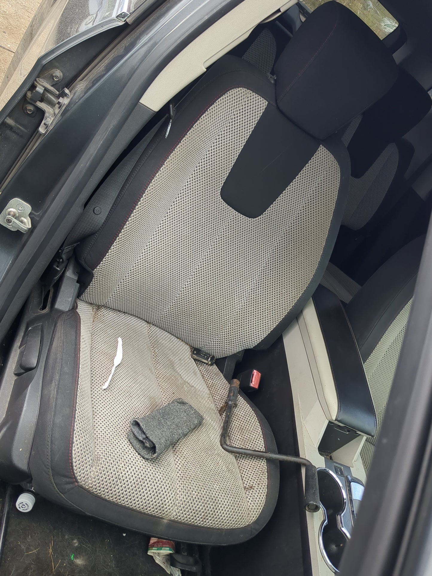 2010-2011 Chevrolet Equinox Passenger Front Seat Oem - Oemusedautoparts1.com