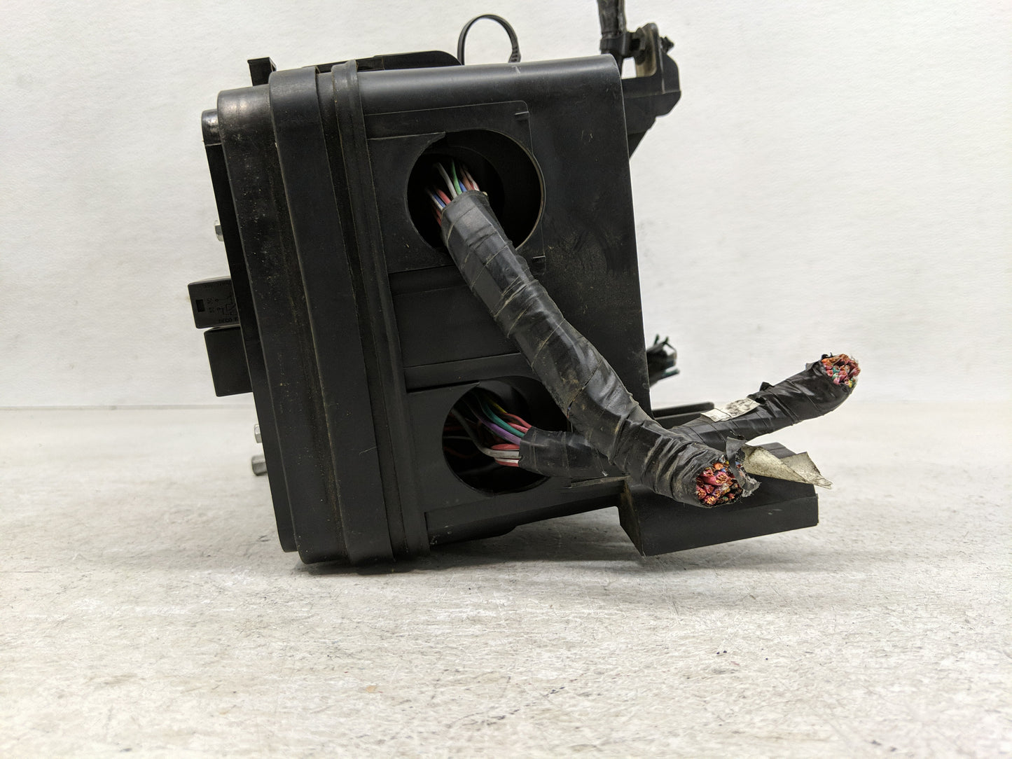 2010 Chevrolet Equinox Fusebox Fuse Box Panel Relay Module Fits OEM Used Auto Parts - Oemusedautoparts1.com