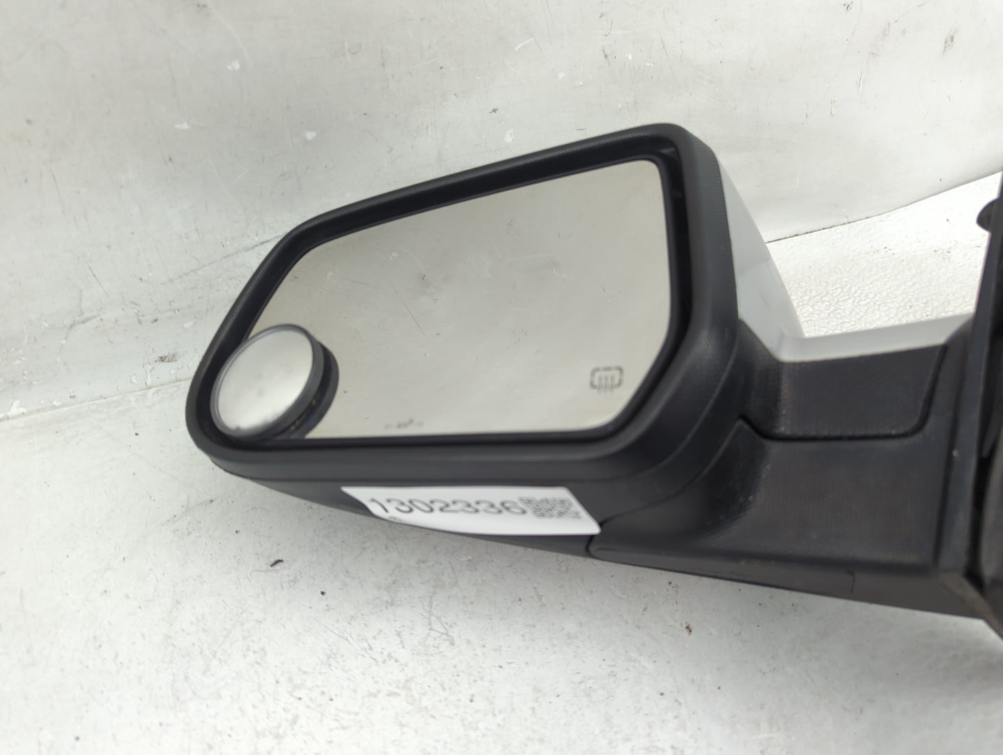 2010-2011 Chevrolet Equinox Driver Side View Mirror - Left Door Mirror OEM Used - Oemusedautoparts1.com