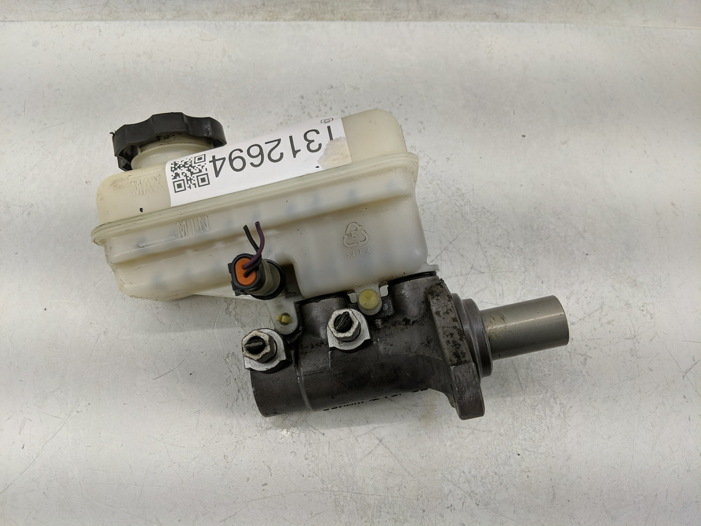 2010-2010 Chevrolet Equinox Brake Master Cylinder - Oemusedautoparts1.com