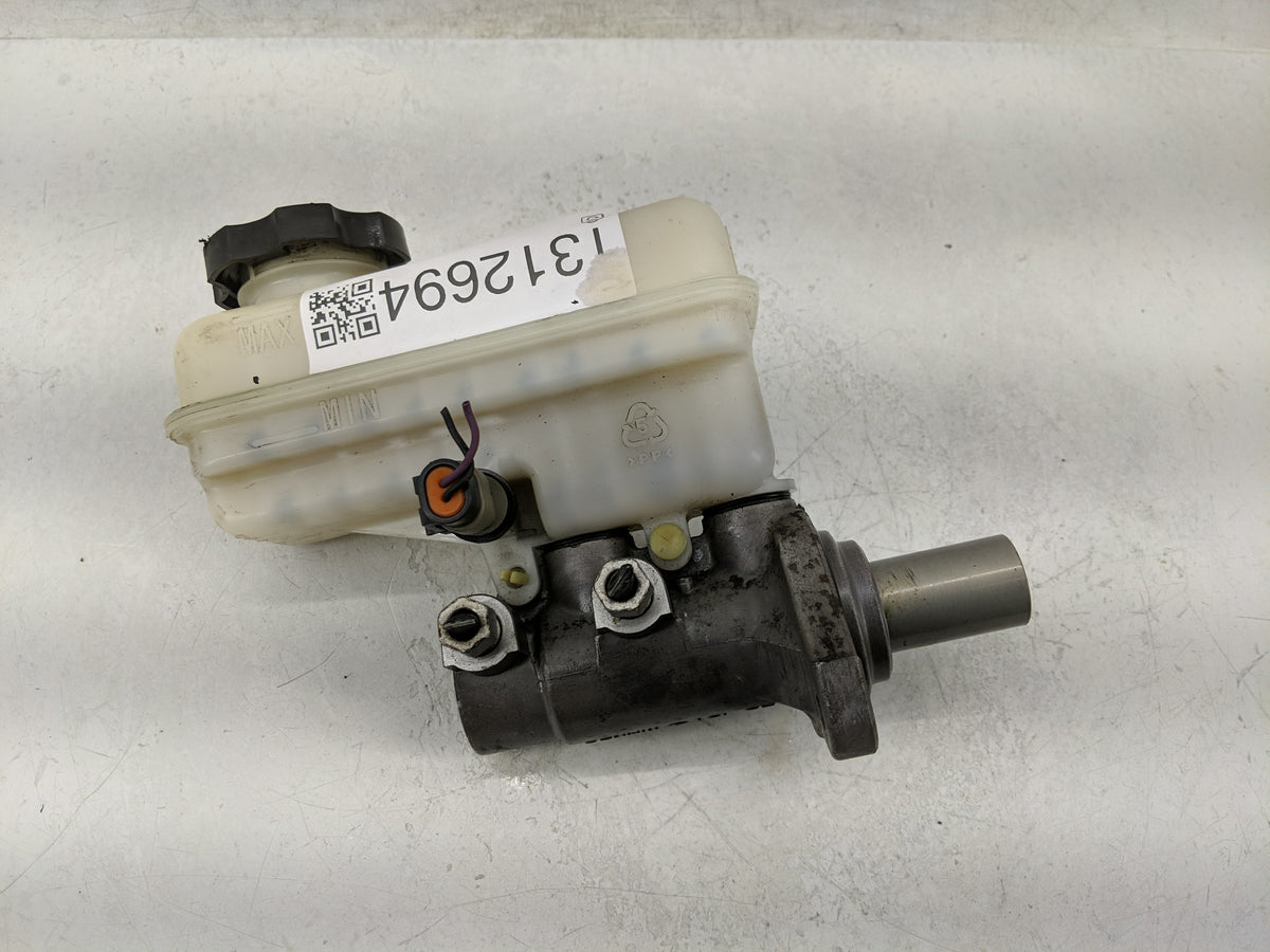 2010-2010 Chevrolet Equinox Brake Master Cylinder 1312694 - Oemusedautoparts1.com