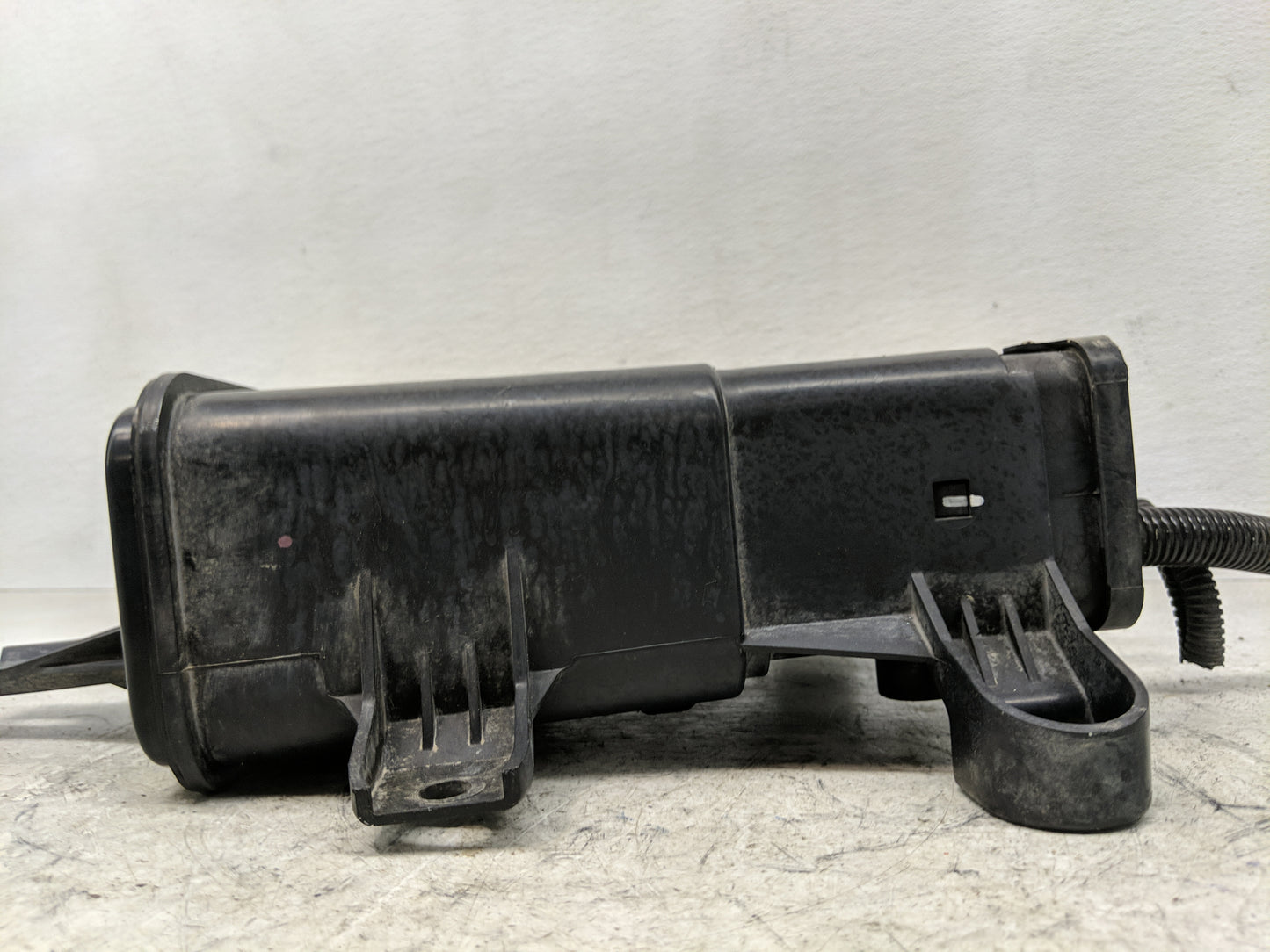 2010 Chevrolet Equinox Fuel Vapor Charcoal Canister 1357676 - Oemusedautoparts1.com