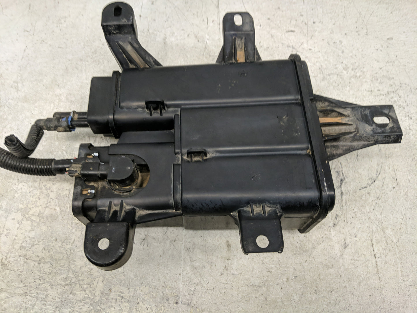 2010 Chevrolet Equinox Fuel Vapor Charcoal Canister 1357676 - Oemusedautoparts1.com