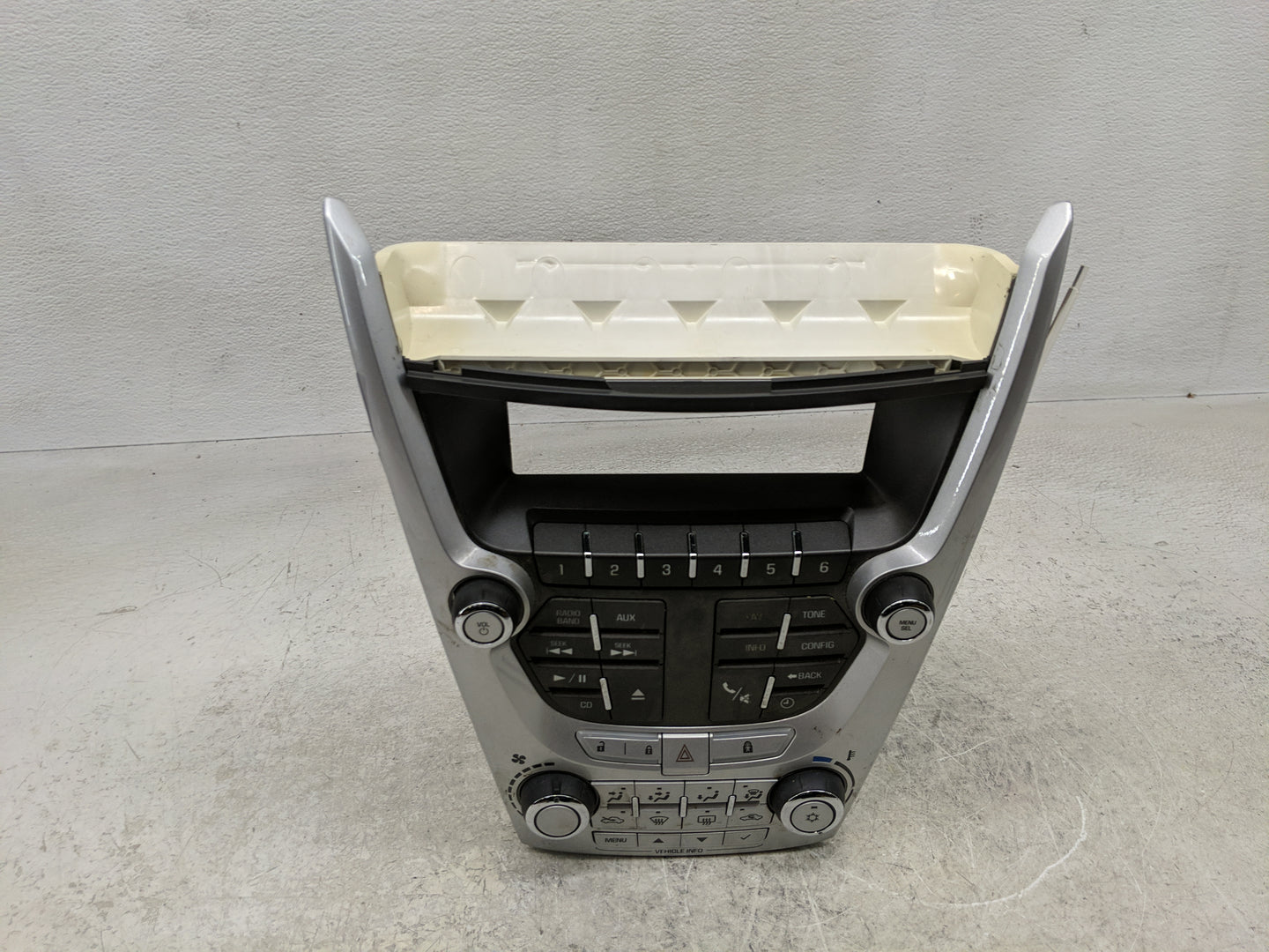 2010-2011 Chevrolet Equinox Radio AM FM Cd Player Receiver Replacement P/N:20878036 Fits Fits 2010 2011 OEM Used Auto Parts 
