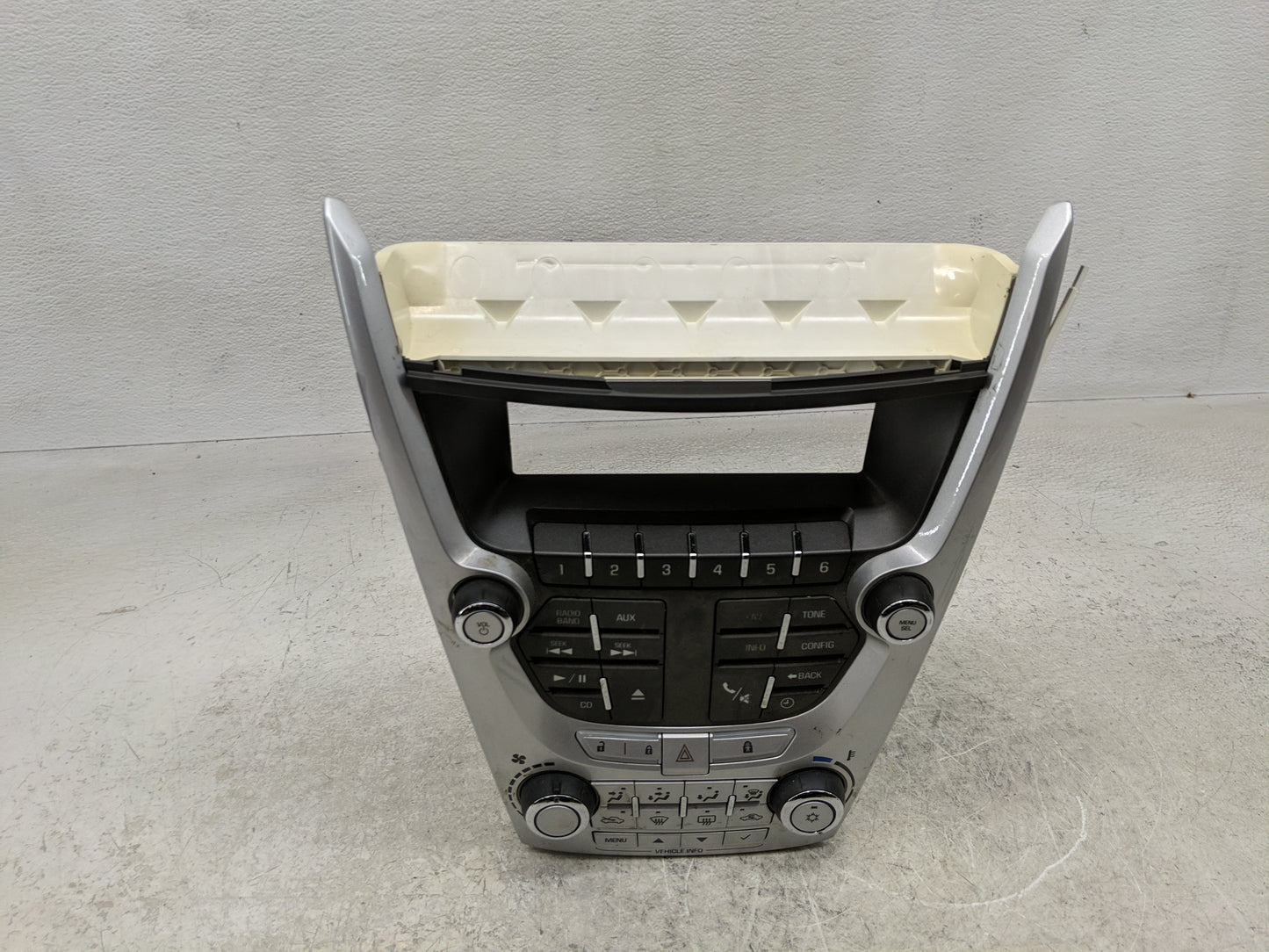 2010-2011 Chevrolet Equinox Radio AM FM Cd Player Receiver Replacement P/N:20878036 Fits Fits 2010 2011 OEM Used Auto Parts 