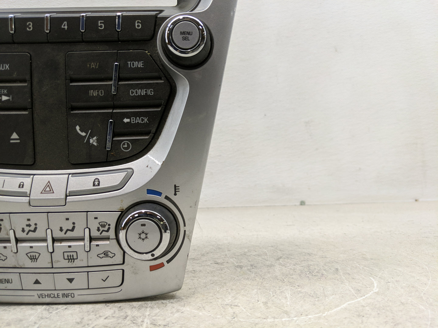 2010-2011 Chevrolet Equinox Radio AM FM Cd Player Receiver Replacement P/N:20878036 Fits Fits 2010 2011 OEM Used Auto Parts 