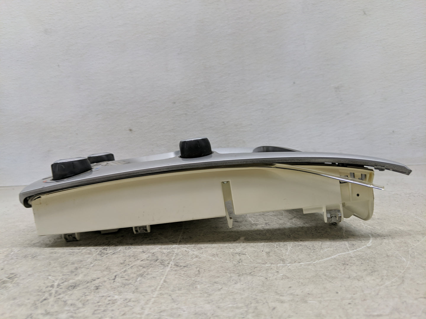 2010-2011 Chevrolet Equinox Radio AM FM Cd Player Receiver Replacement P/N:20878036 Fits Fits 2010 2011 OEM Used Auto Parts 